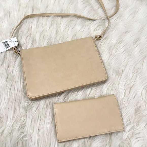 Women’s Nautica Beige Crossbody Bad & Wallet Set! - Picture 2 of 5